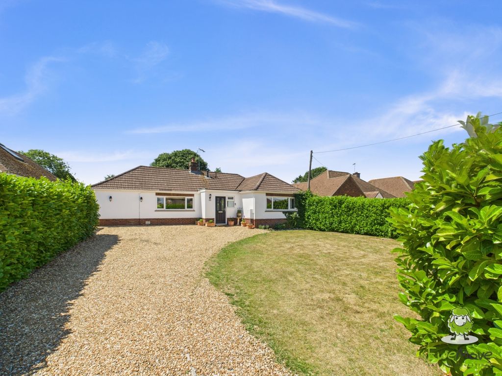 Property photo 1 of 25 Ewemove Basingstoke Estate Agents - 24 Byfleet Ave