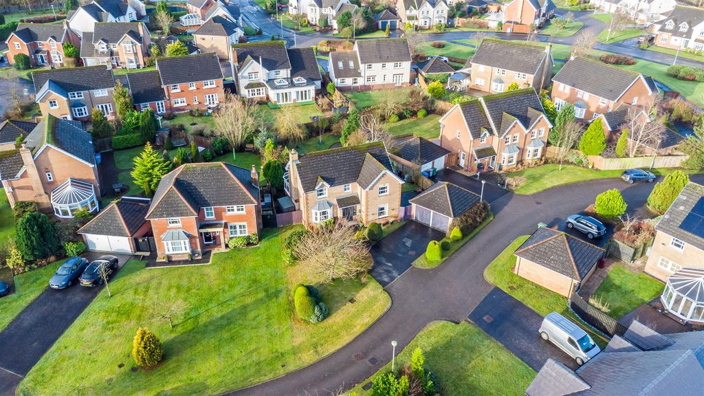 Property photo 2 of 29 Crosskirk Crescent-8.Jpg