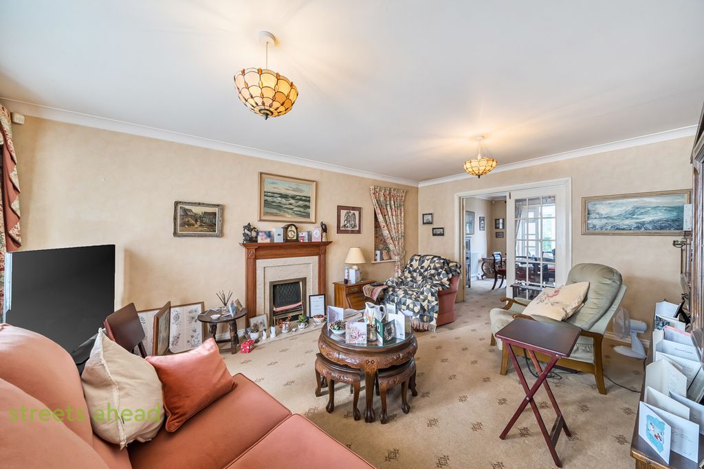 Property photo 2 of 20 B0A3Fe70-88Ac-403...