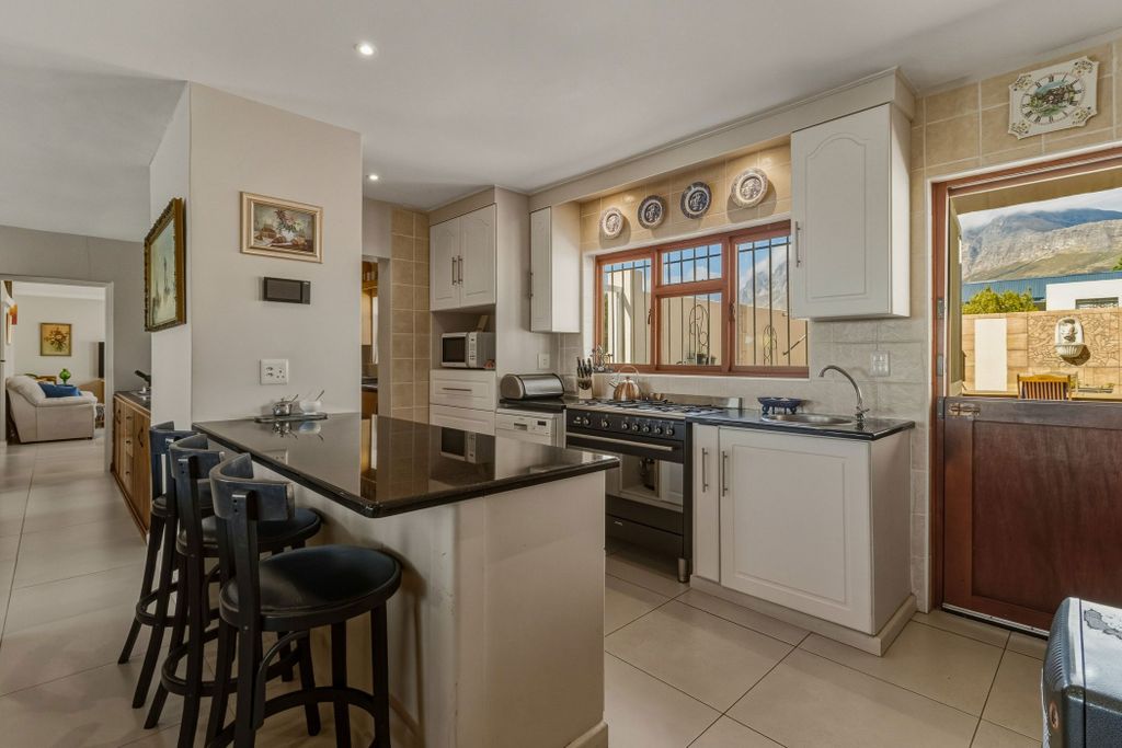 Property photo 3 of 33 Sw1727044