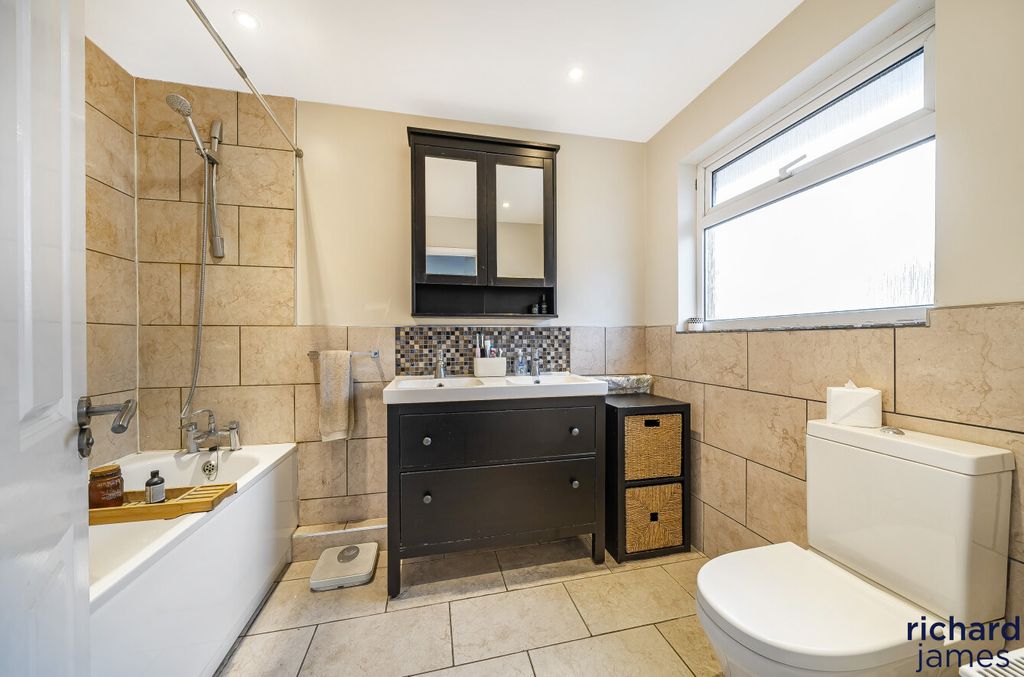 Property photo 3 of 17 0Fbcd9d1-76A4-45d...