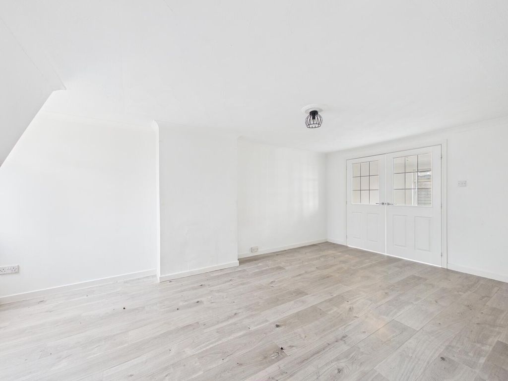 Property photo 2 of 24 Living Room