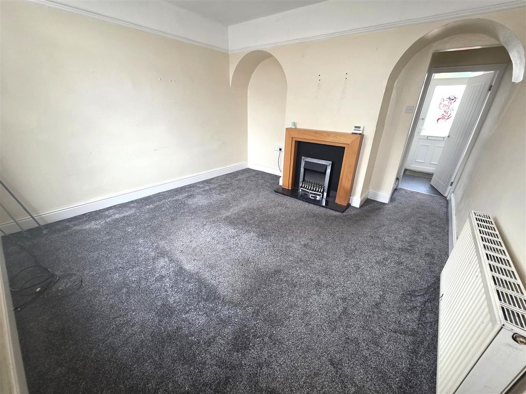 Property photo 3 of 14 Lounge Cont