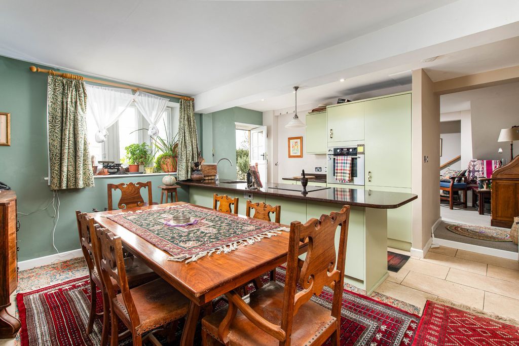 Property photo 3 of 13