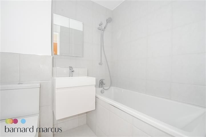 Property photo 3 of 9 Bathroom