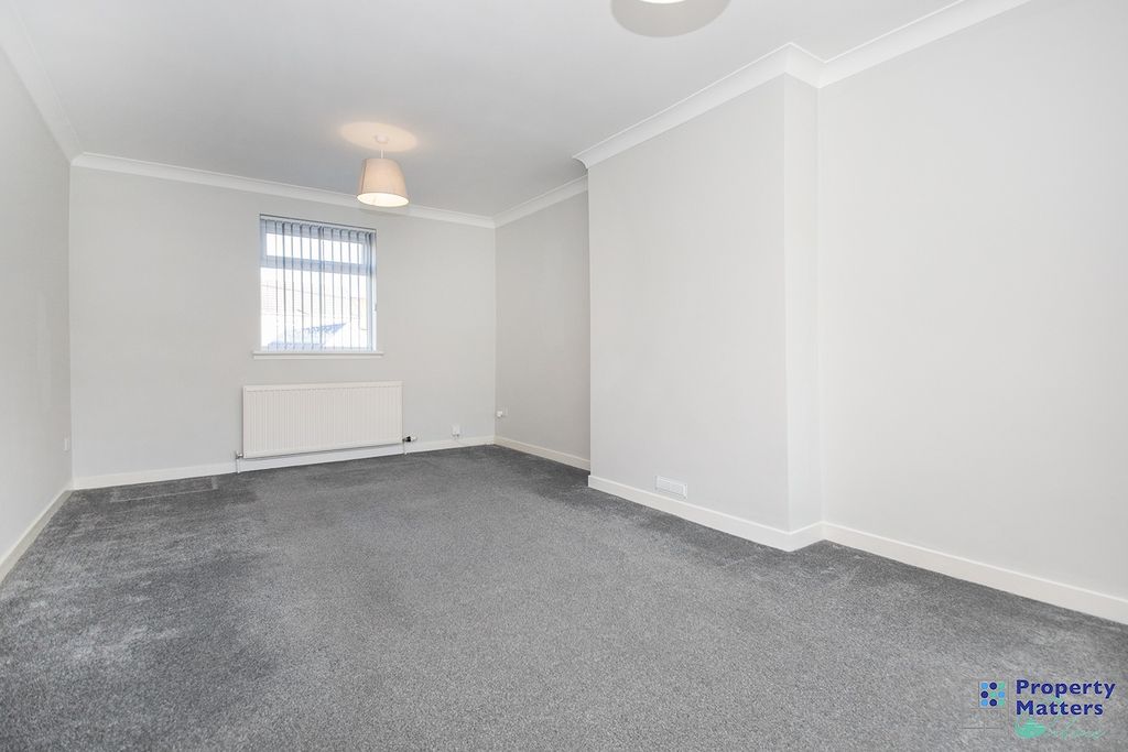 Property photo 2 of 12 Lounge