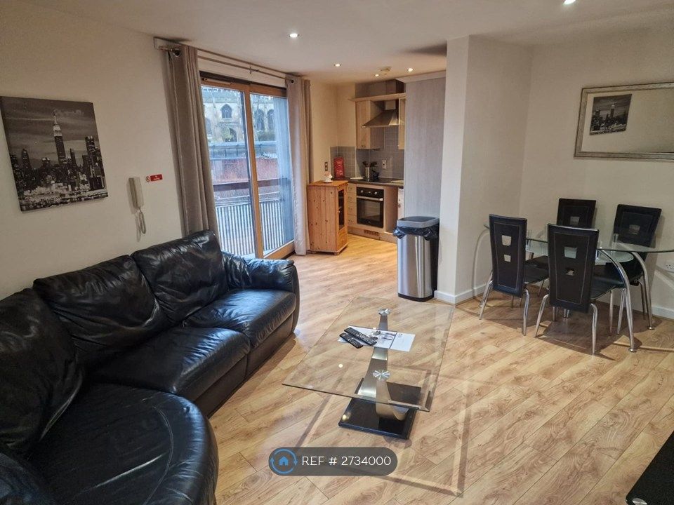 Property photo 2 of 9 Large Bright Open Plan Lounge