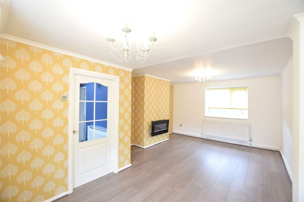 Property photo 3 of 10 Lounge