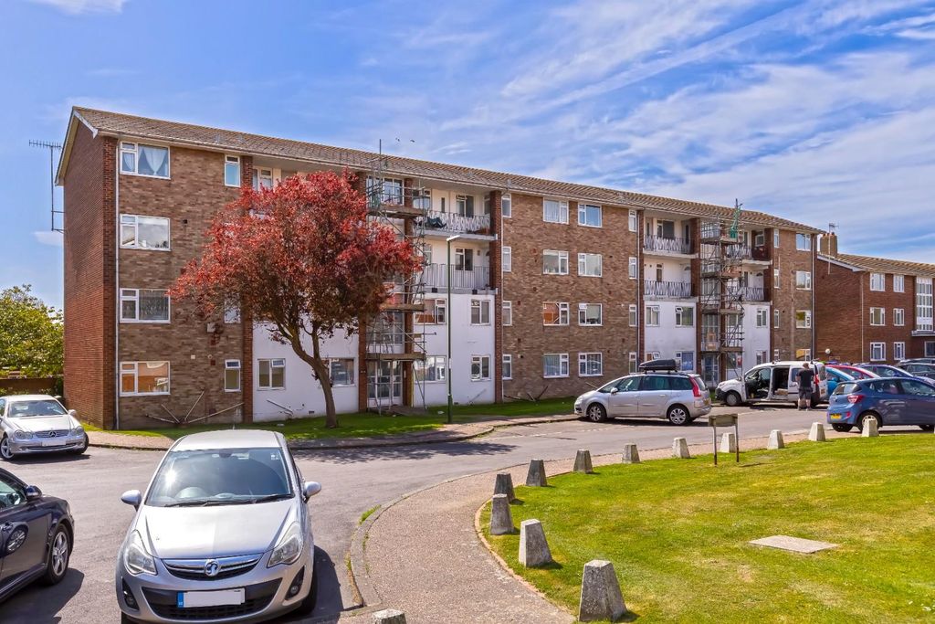 Property photo 2 of 19 Meadway New_16.Jpg