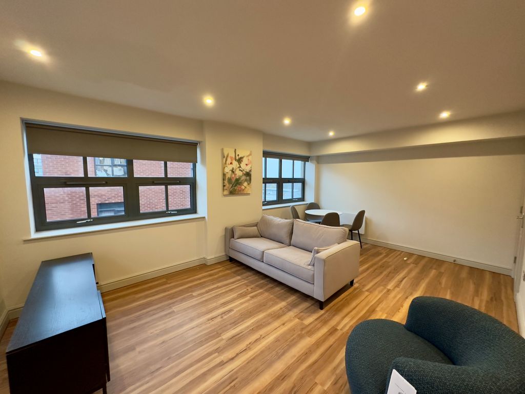 Property photo 3 of 6 Living 2