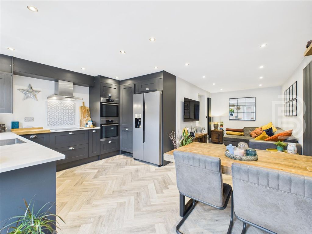 Property photo 2 of 23 Cam05587G0-Pr0065-Still011.Jpg