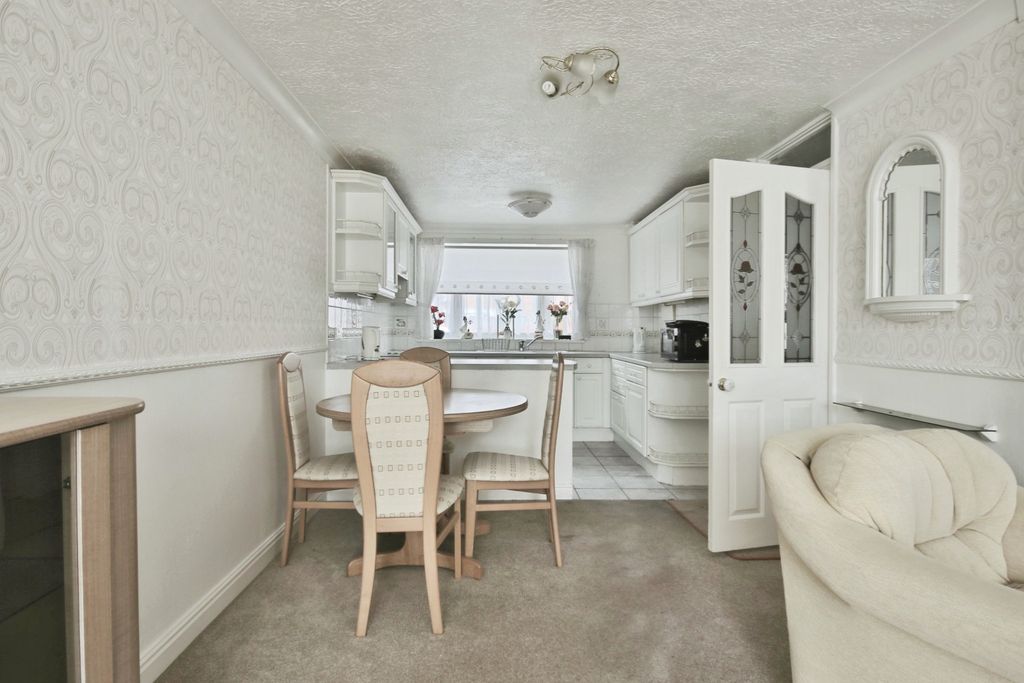 Property photo 3 of 13 4354316