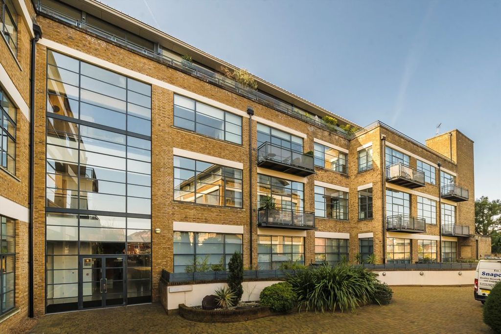 Property photo 1 of 8