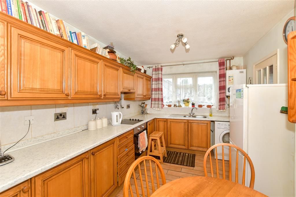Property photo 3 of 9 Kitchen