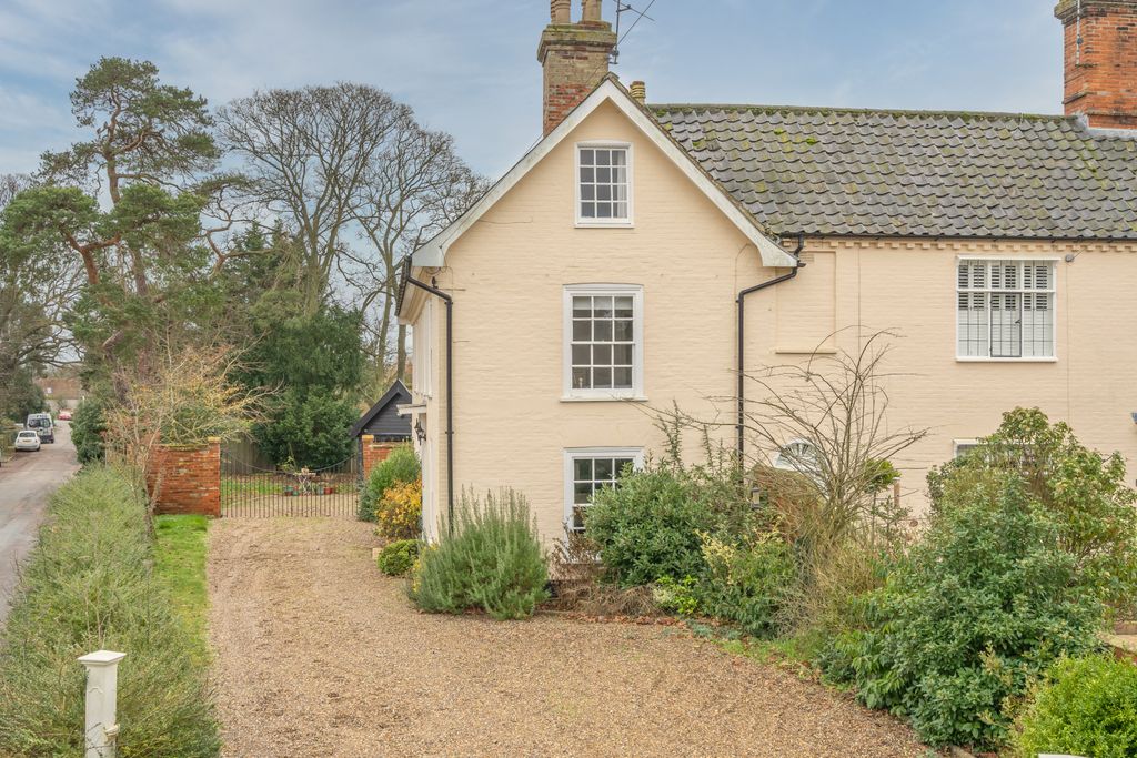 Property photo 2 of 24