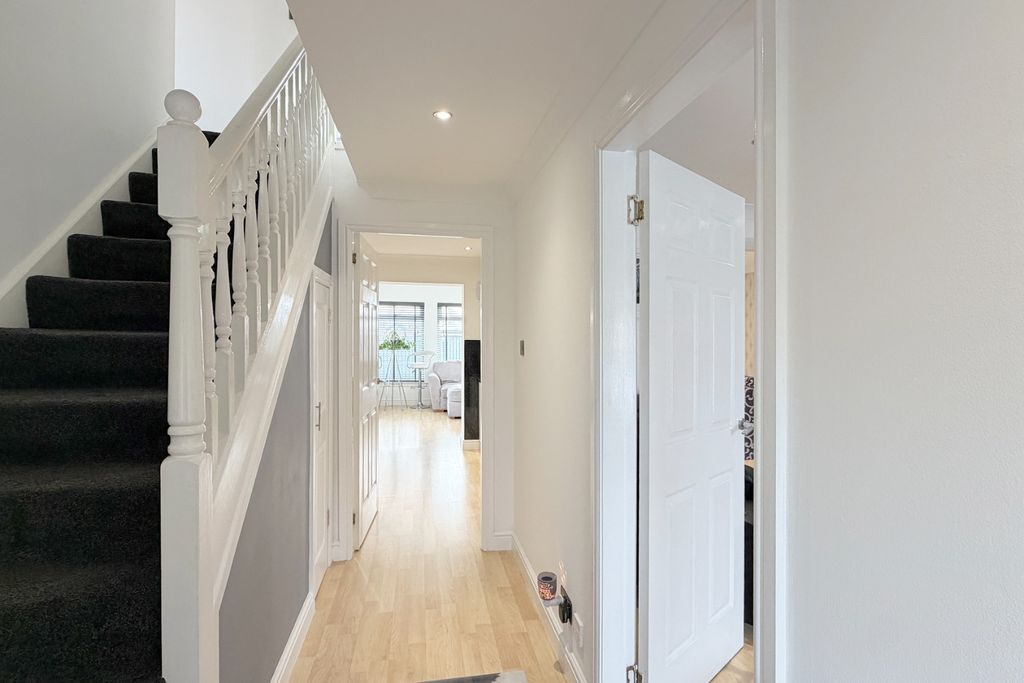 Property photo 2 of 39