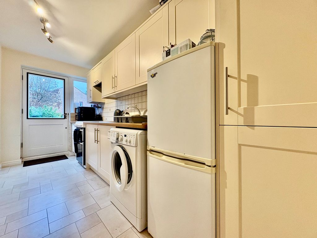 Property photo 3 of 9 Bathroom