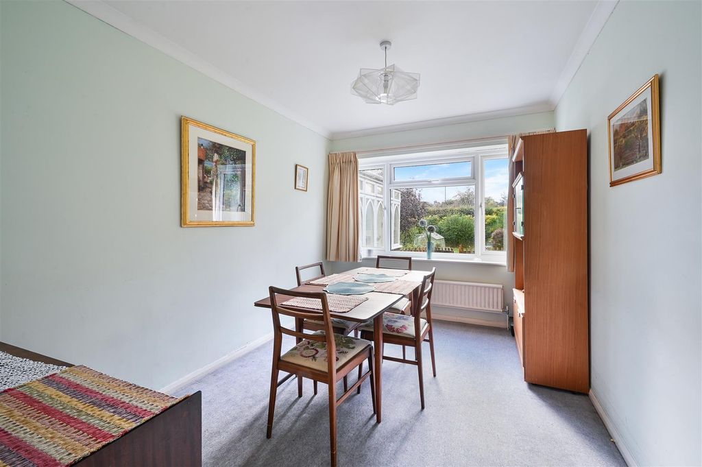 Property photo 3 of 21 Old House Close, (1).Jpg