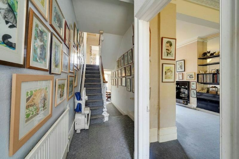 Property photo 2 of 14 Entrance Hall