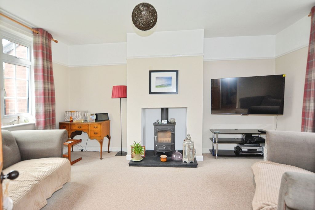 Property photo 3 of 18 Lounge.