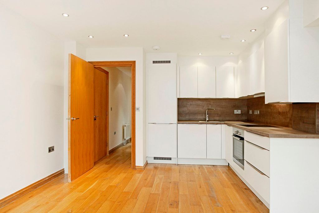 Property photo 3 of 12 Kitchen