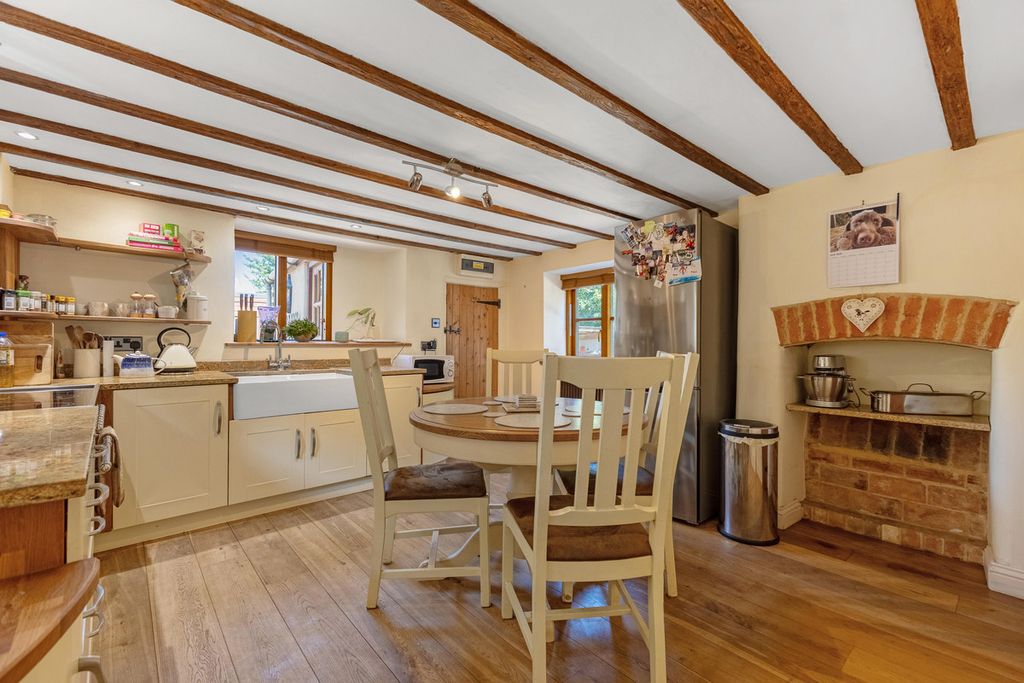 Property photo 2 of 35