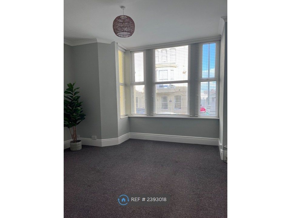 Property photo 1 of 14 Living Room