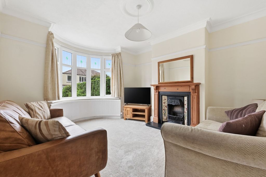 Property photo 2 of 31