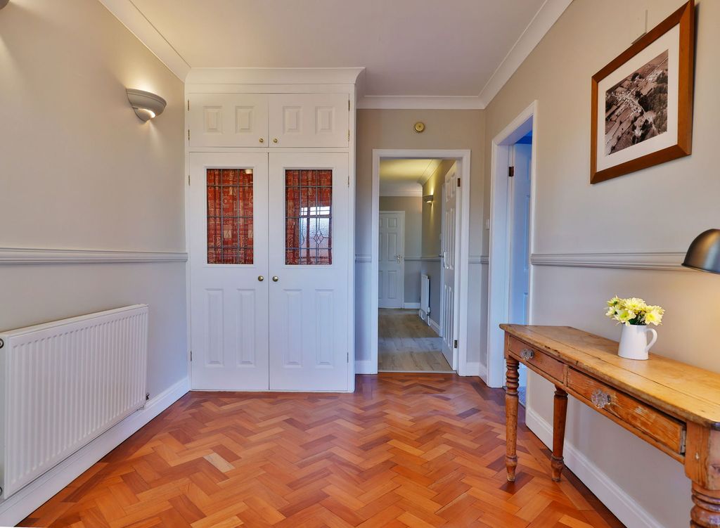 Property photo 3 of 39