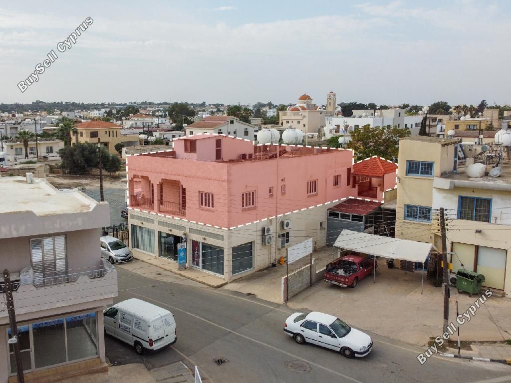 Property photo 2 of 17