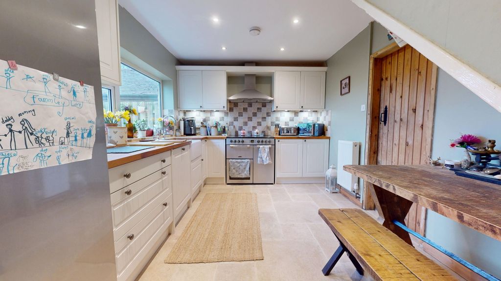 Property photo 3 of 18 4836434