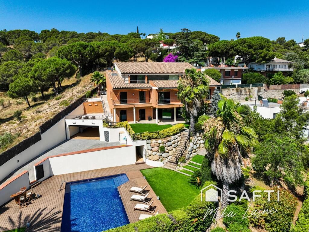 Property photo 1 of 53