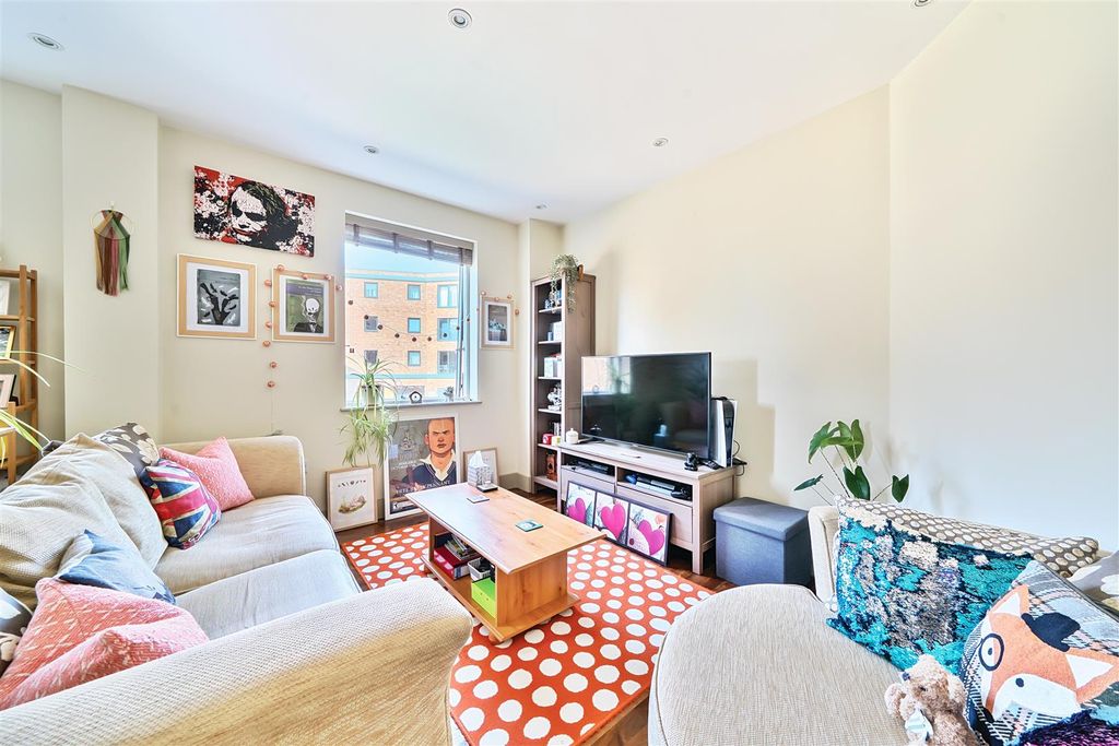 Property photo 3 of 8 Sitting Room