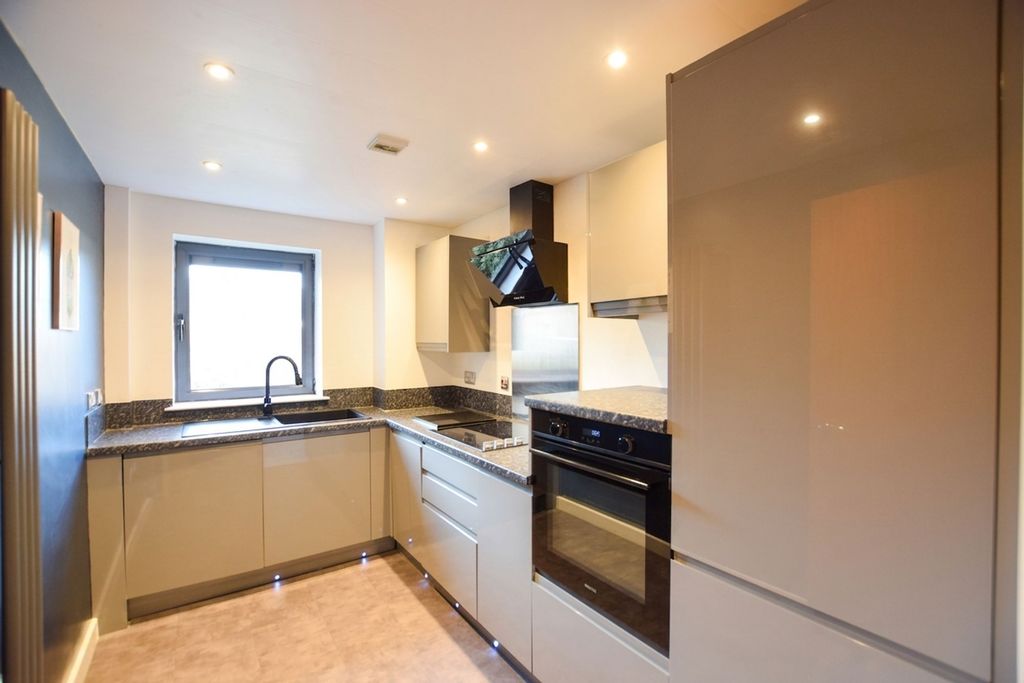 Property photo 1 of 11 Kitchen