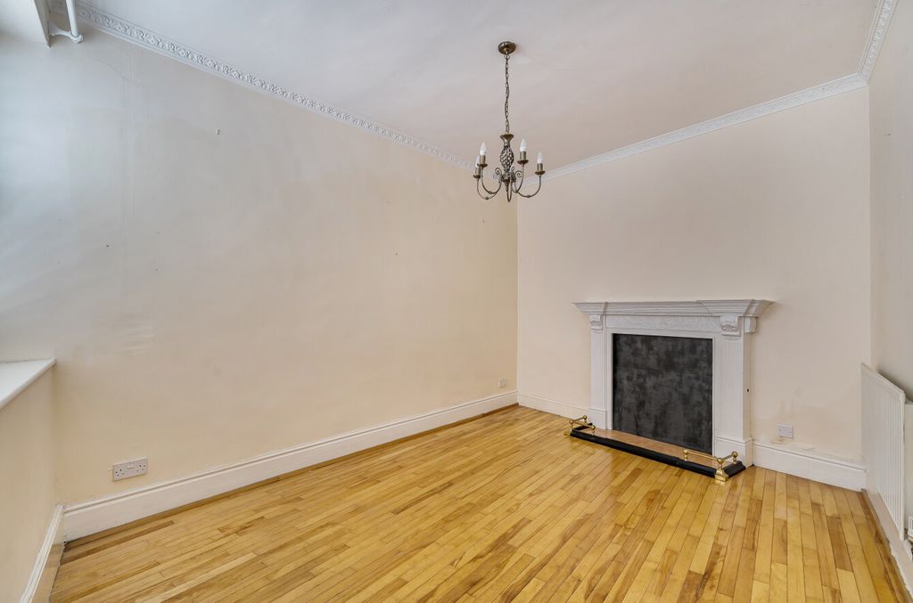 Property photo 2 of 22 Living Room