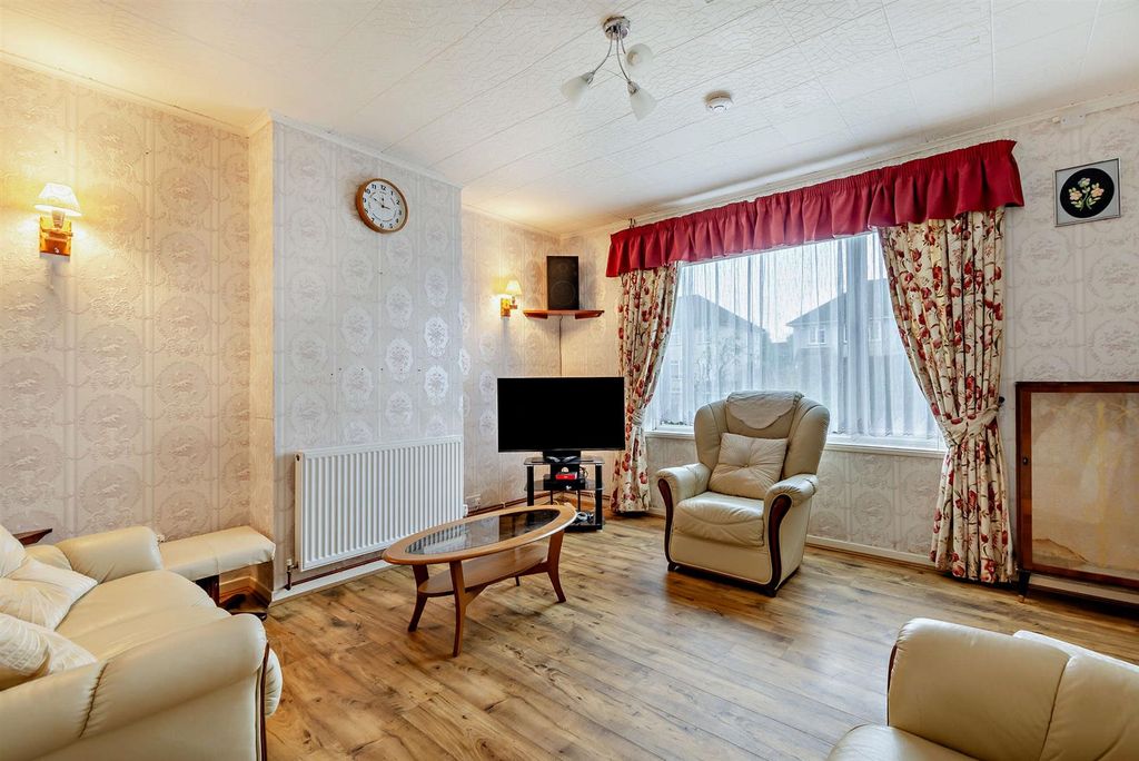 Property photo 3 of 20 8670790-Interior01-800.Jpg