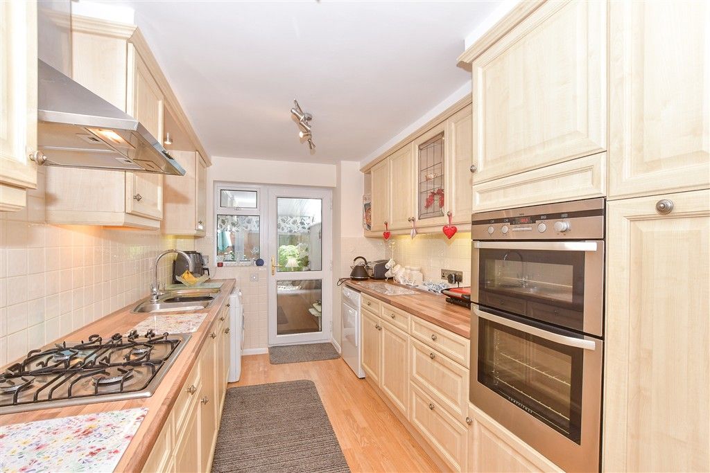 Property photo 3 of 12 Kitchen