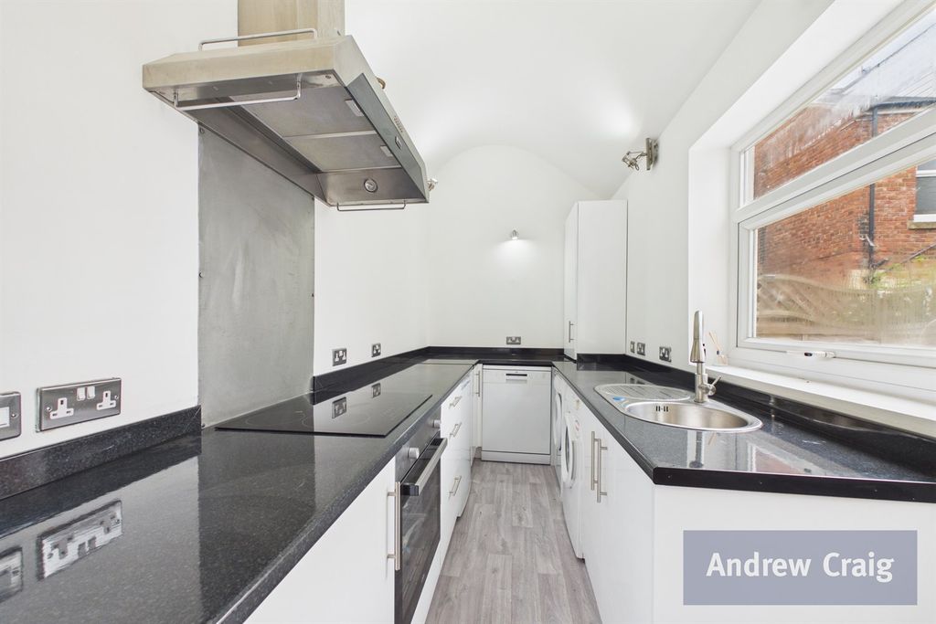Property photo 3 of 15 Kitchen