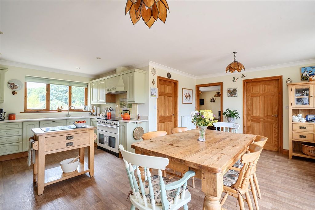 Property photo 3 of 16 1494698-21-6A610A916d688.Jpg