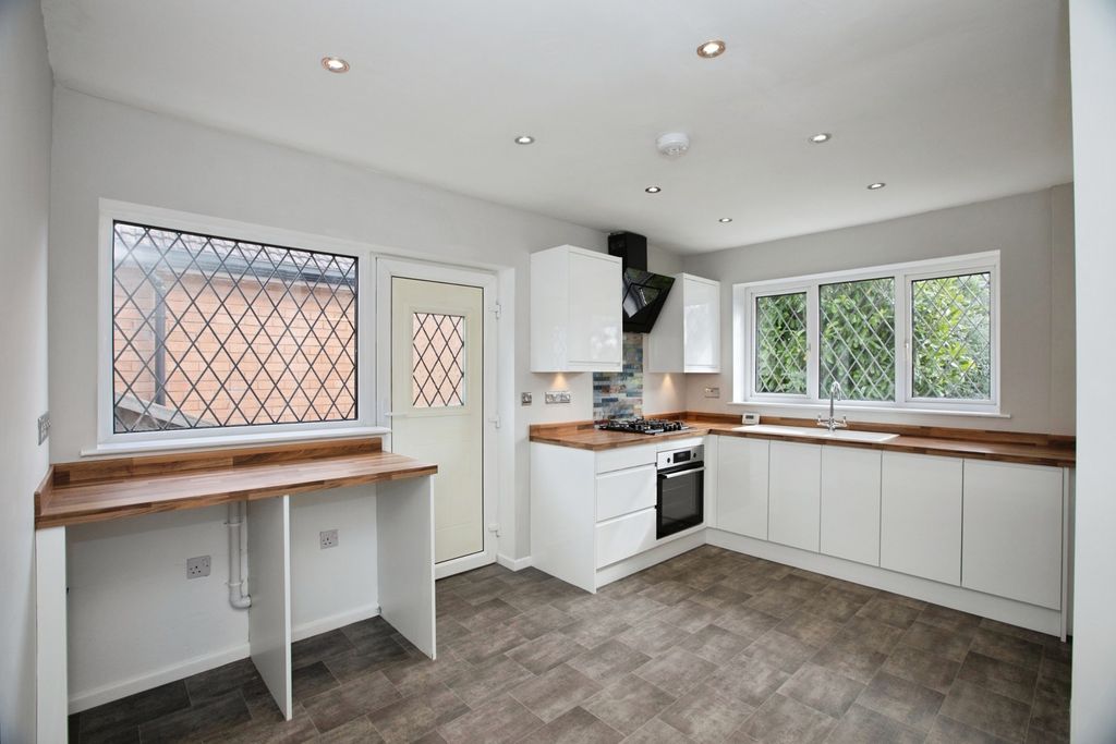 Property photo 3 of 15 Photo