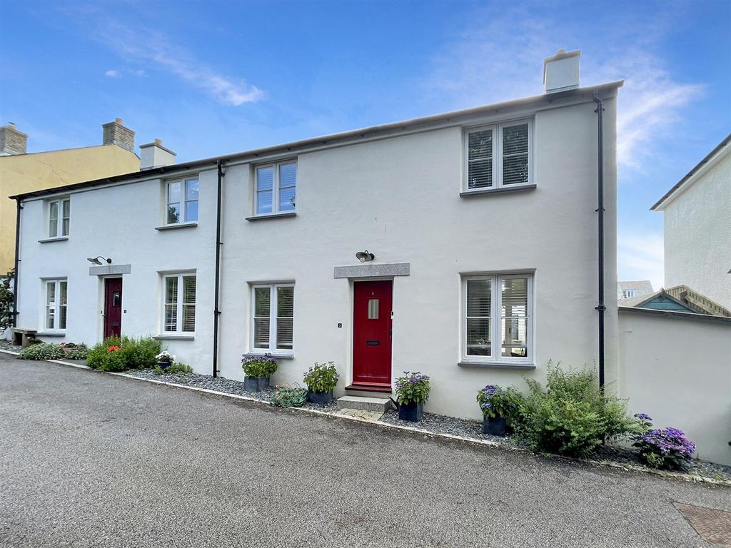 Property photo 1 of 18