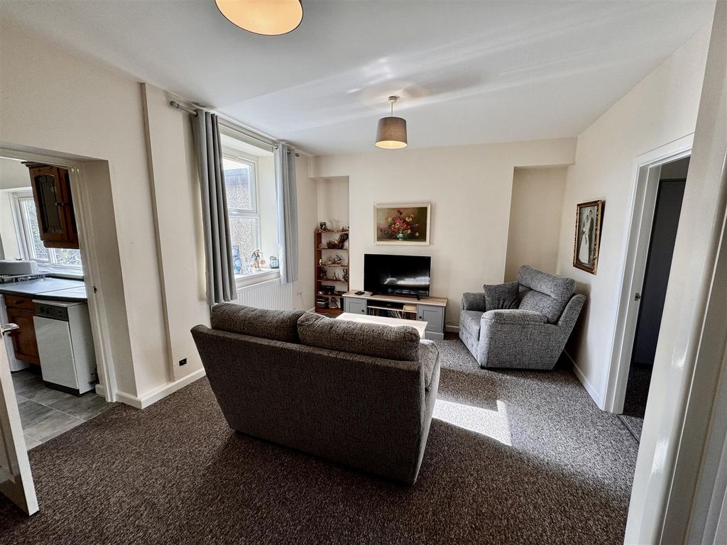 Property photo 2 of 14 Lounge