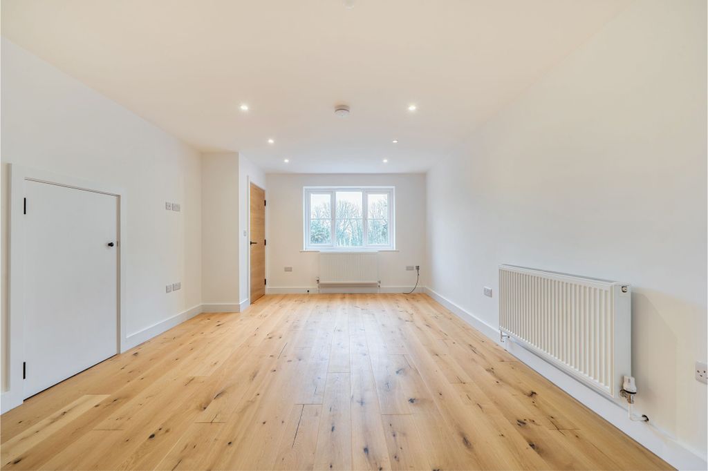 Property photo 3 of 8 Photo 3