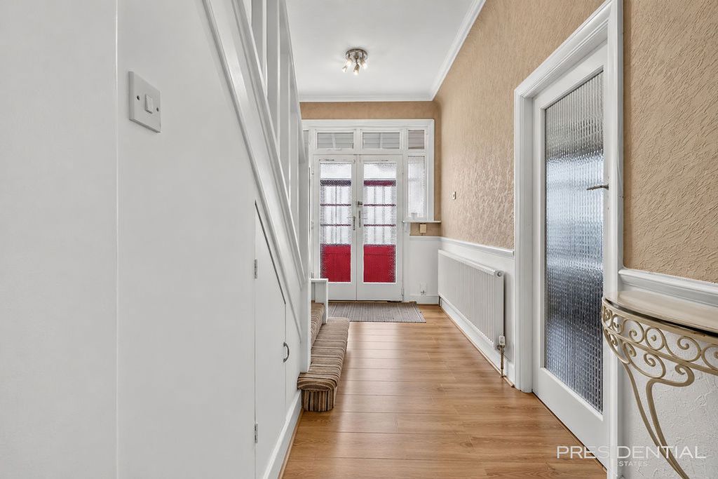 Property photo 2 of 24