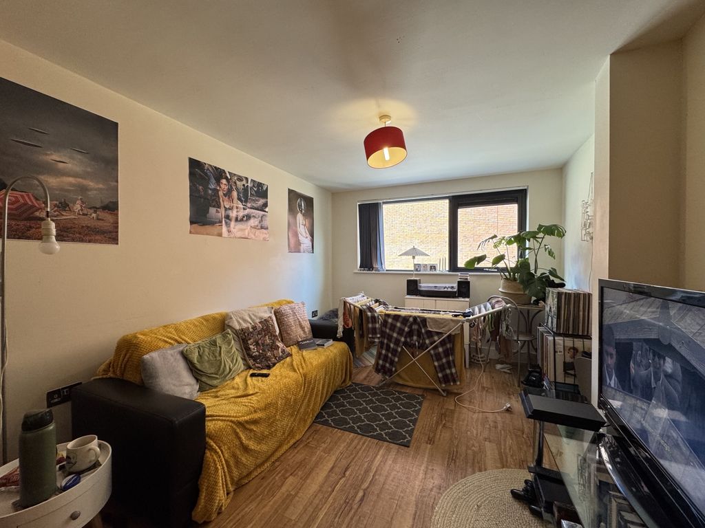 Property photo 2 of 7 Image00005