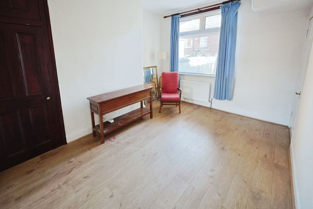 Property photo 3 of 9 Pbox-Img.Jpg