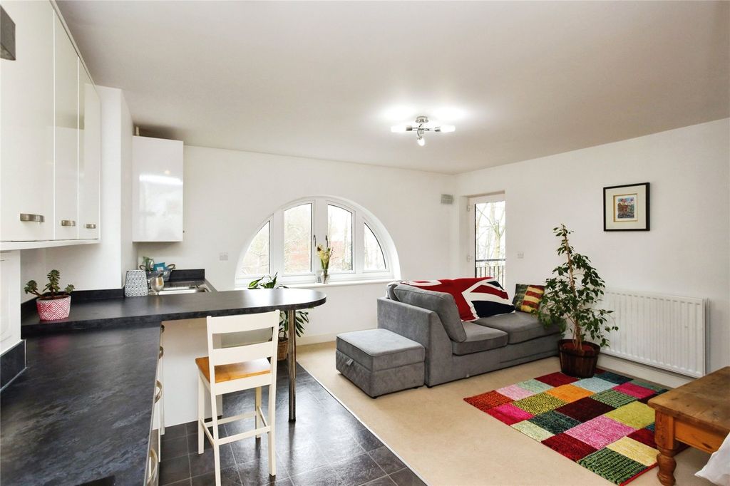 Property photo 1 of 17 Picture No. 11