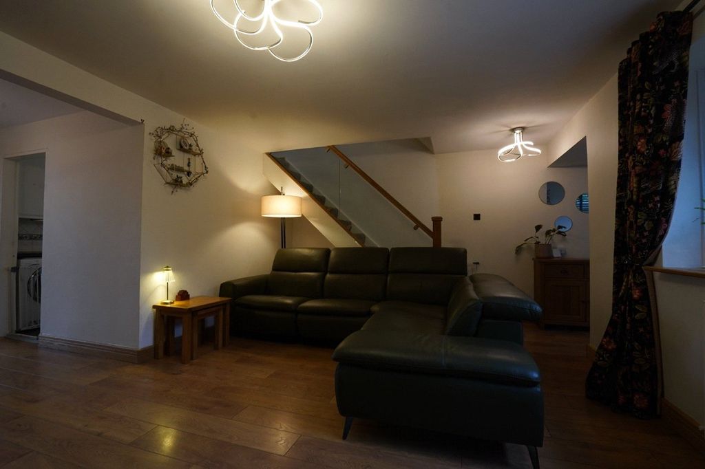 Property photo 3 of 51 Lounge