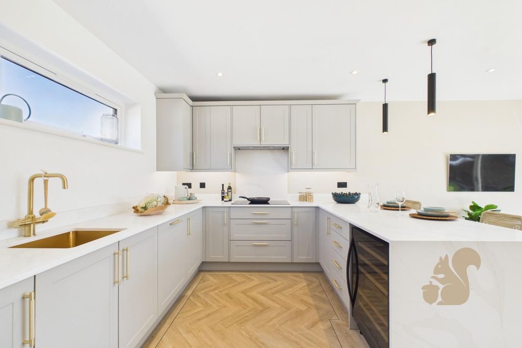 Property photo 2 of 32 Cam01814G0-Pr0103-Still004.Jpg