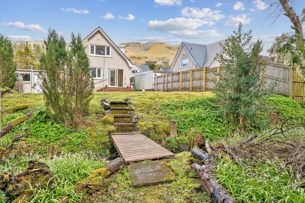 Property photo 2 of 31